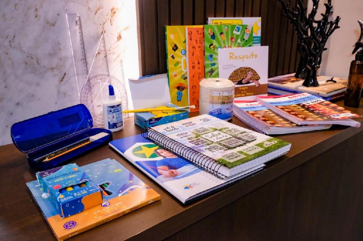 Kit de material escolar fornecido nas escolas estaduais do Mato Grosso 